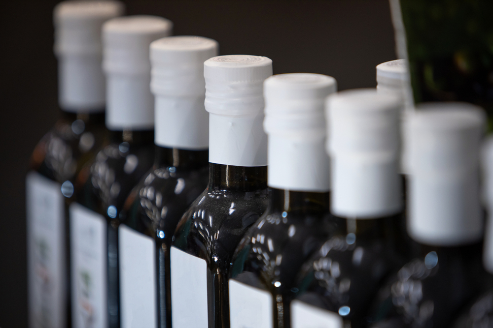 Rows,Of,Olive,Oil,Bottles,In,Diminishing,Perspective