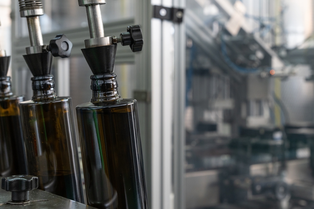 Close-up,Of,Dark,Glass,Olive,Oil,Bottles,With,Metal,Dispenser
